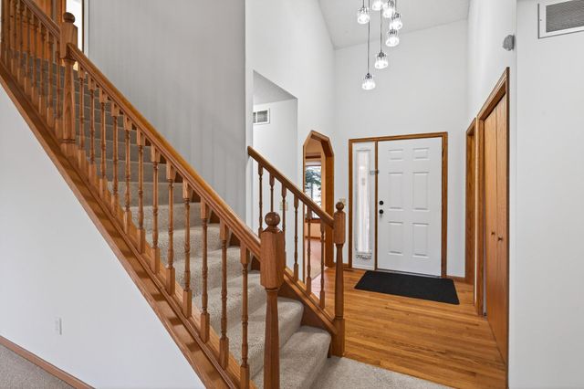 2970 Western Avenue N, Roseville, MN 55113