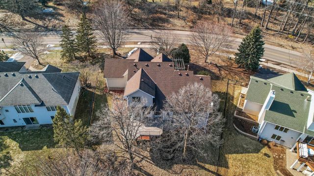 2970 Western Avenue N, Roseville, MN 55113