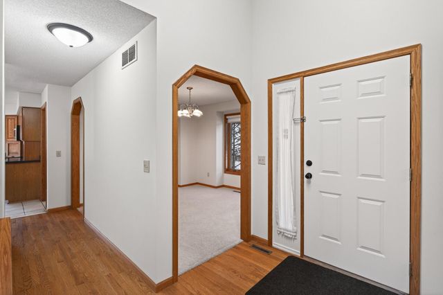 2970 Western Avenue N, Roseville, MN 55113