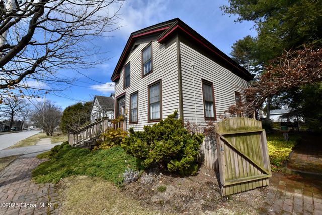 21 Andrews Street, Saratoga Springs, NY 12866
