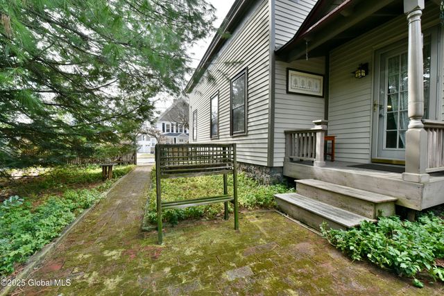 21 Andrews Street, Saratoga Springs, NY 12866