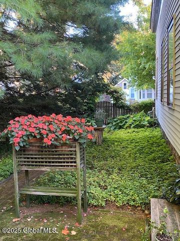 21 Andrews Street, Saratoga Springs, NY 12866