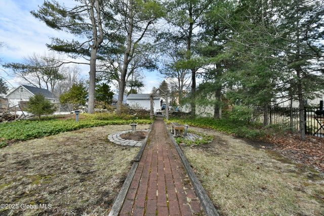 21 Andrews Street, Saratoga Springs, NY 12866