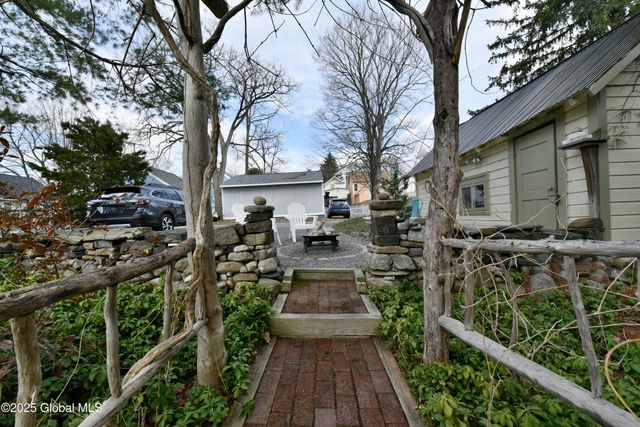 21 Andrews Street, Saratoga Springs, NY 12866