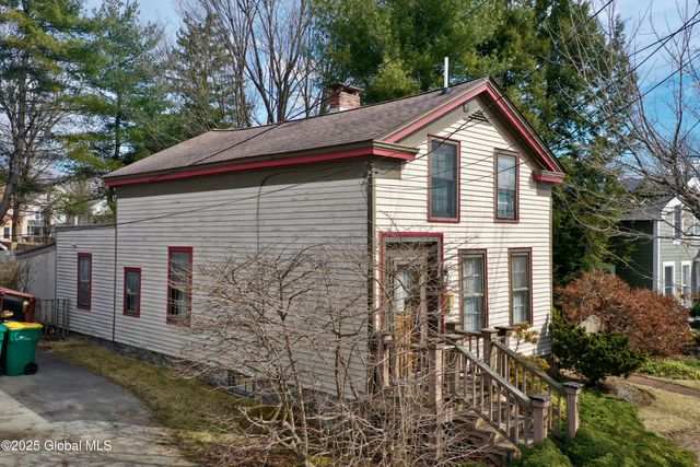 21 Andrews Street, Saratoga Springs, NY 12866