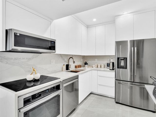 3731 N Country Club Drive PH24, Aventura, FL 33180