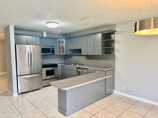 10630 NW 45th St B, Coral Springs, FL 33065