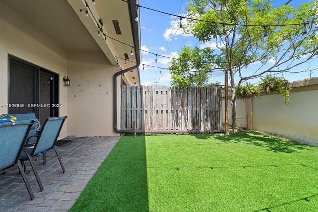 9265 NW 16th Street, Pembroke Pines, FL 33024