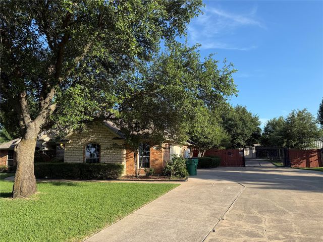 2117 Shorthorn Trail, Crowley, TX 76036