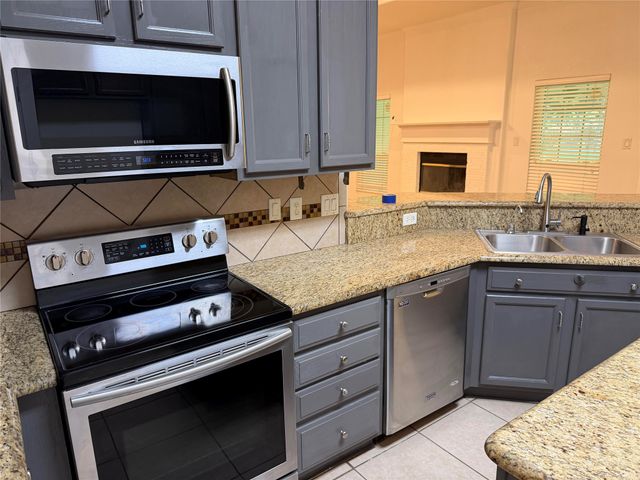 2117 Shorthorn Trail, Crowley, TX 76036