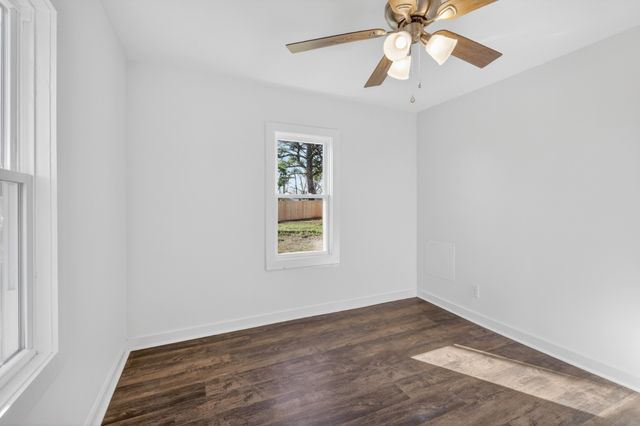 416 E 18th St, Columbia, TN 38401