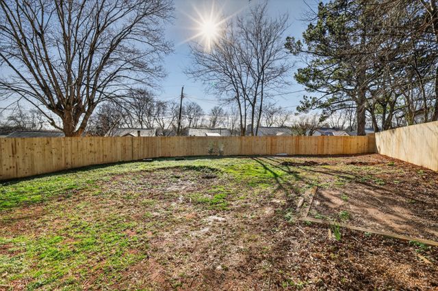 416 E 18th St, Columbia, TN 38401