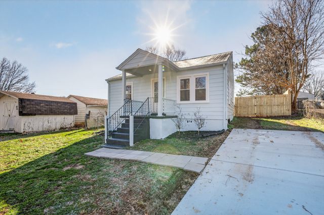 416 E 18th St, Columbia, TN 38401