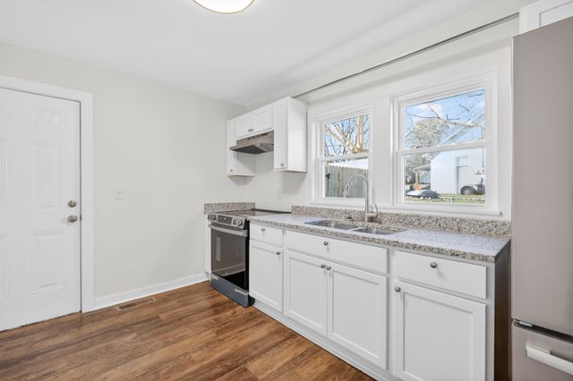 416 E 18th St, Columbia, TN 38401