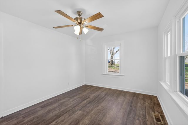 416 E 18th St, Columbia, TN 38401