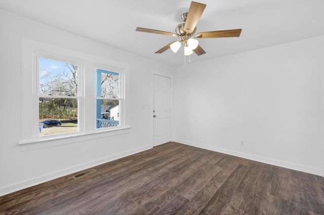 416 E 18th St, Columbia, TN 38401