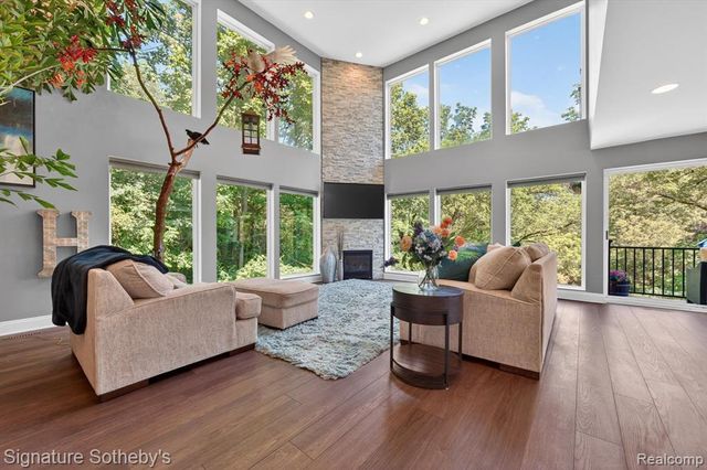30650 Lahser Road, Beverly Hills, MI 48025