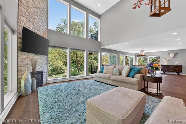 30650 Lahser Road, Beverly Hills, MI 48025