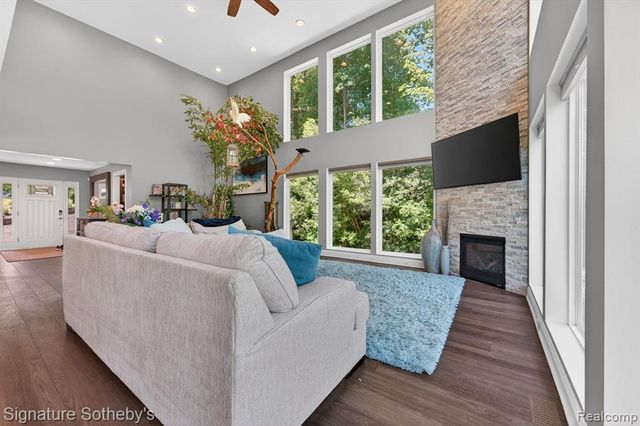 30650 Lahser Road, Beverly Hills, MI 48025
