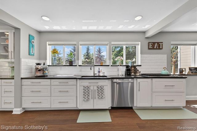 30650 Lahser Road, Beverly Hills, MI 48025