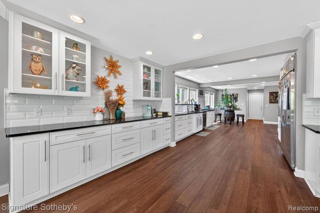30650 Lahser Road, Beverly Hills, MI 48025