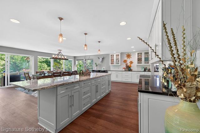 30650 Lahser Road, Beverly Hills, MI 48025