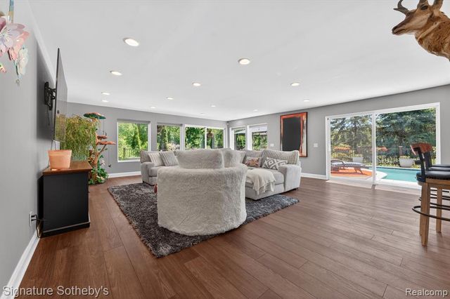30650 Lahser Road, Beverly Hills, MI 48025
