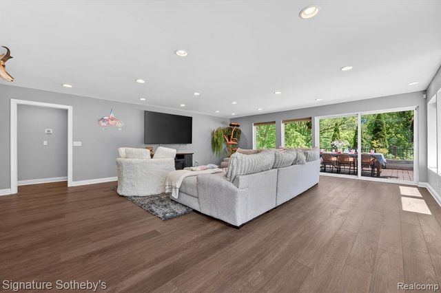30650 Lahser Road, Beverly Hills, MI 48025