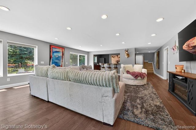 30650 Lahser Road, Beverly Hills, MI 48025