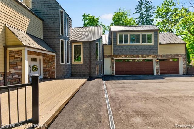30650 Lahser Road, Beverly Hills, MI 48025