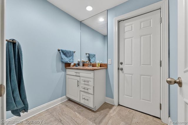 30650 Lahser Road, Beverly Hills, MI 48025