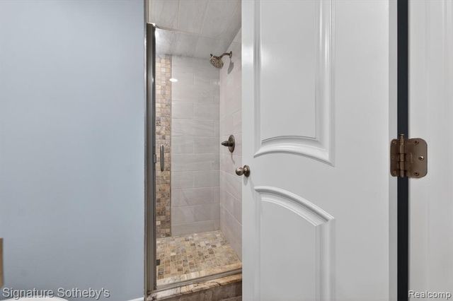 30650 Lahser Road, Beverly Hills, MI 48025