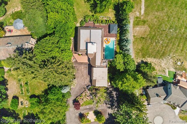 30650 Lahser Road, Beverly Hills, MI 48025