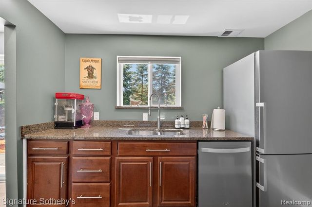 30650 Lahser Road, Beverly Hills, MI 48025