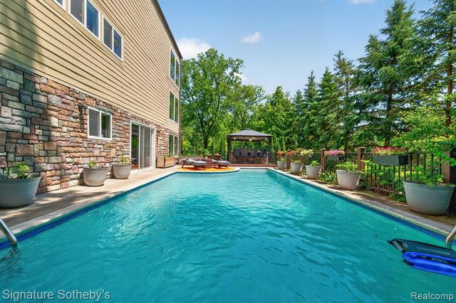 30650 Lahser Road, Beverly Hills, MI 48025