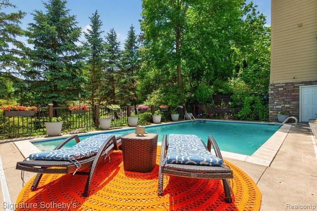 30650 Lahser Road, Beverly Hills, MI 48025