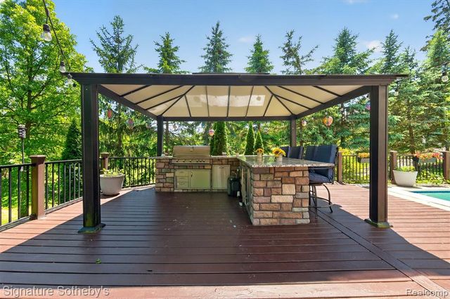 30650 Lahser Road, Beverly Hills, MI 48025