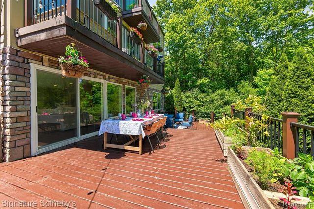30650 Lahser Road, Beverly Hills, MI 48025
