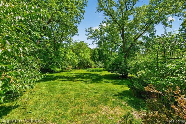 30650 Lahser Road, Beverly Hills, MI 48025