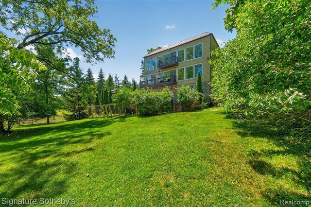 30650 Lahser Road, Beverly Hills, MI 48025