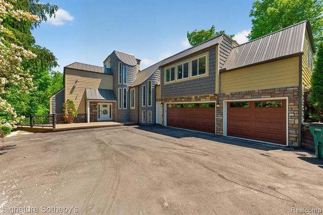 30650 Lahser Road, Beverly Hills, MI 48025