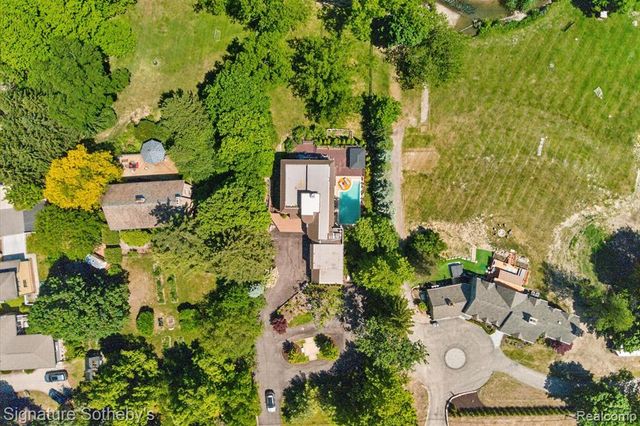 30650 Lahser Road, Beverly Hills, MI 48025