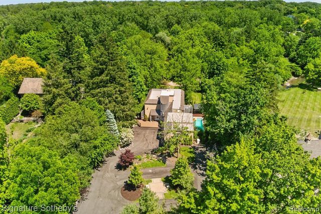 30650 Lahser Road, Beverly Hills, MI 48025