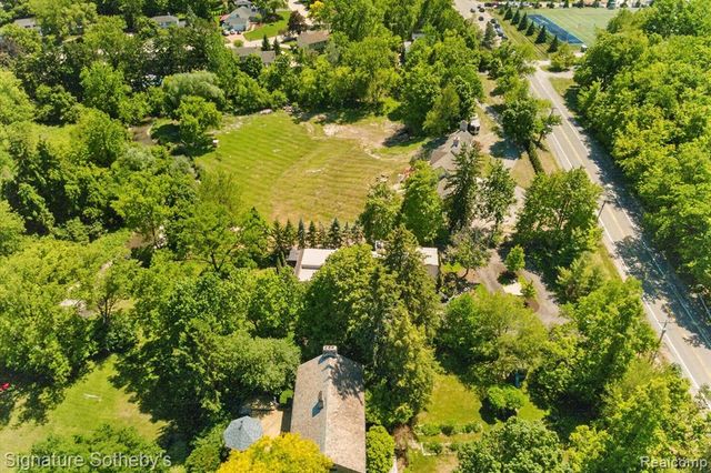 30650 Lahser Road, Beverly Hills, MI 48025
