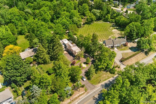 30650 Lahser Road, Beverly Hills, MI 48025