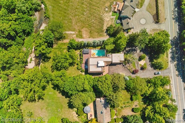 30650 Lahser Road, Beverly Hills, MI 48025