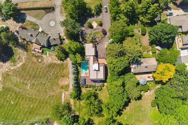30650 Lahser Road, Beverly Hills, MI 48025