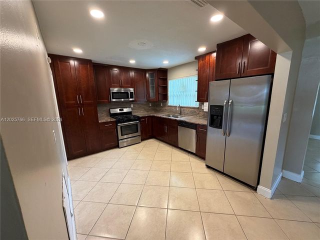 3241 Pierce St, Hollywood, FL 33021