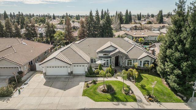 2888 Ashcroft Avenue, Clovis, CA 93611