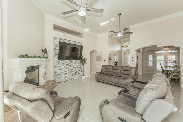 2888 Ashcroft Avenue, Clovis, CA 93611